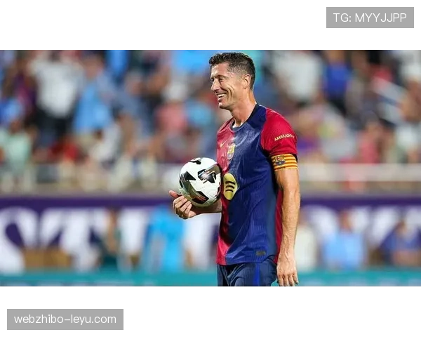 莱万多夫斯基转会传闻再起，状态火热引多方关注