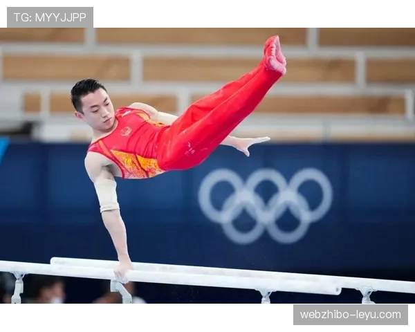 邹敬园赛场开挂，赛后拎着塑料袋回家，这反差笑死我